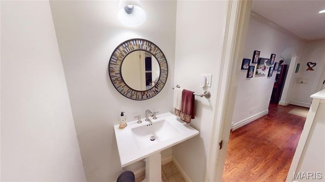 421 West Point Court, University City, MO 63130