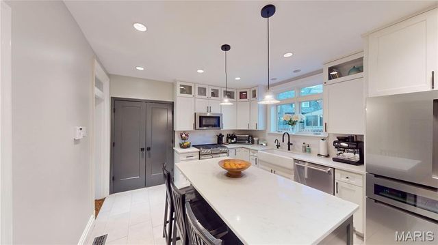 421 West Point Court, University City, MO 63130