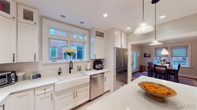 421 West Point Court, University City, MO 63130