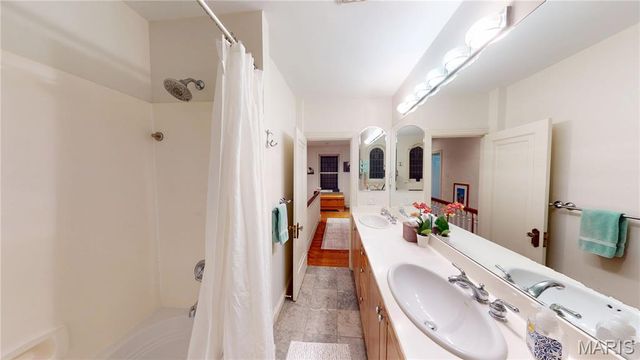 421 West Point Court, University City, MO 63130