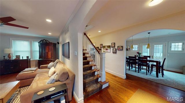 421 West Point Court, University City, MO 63130