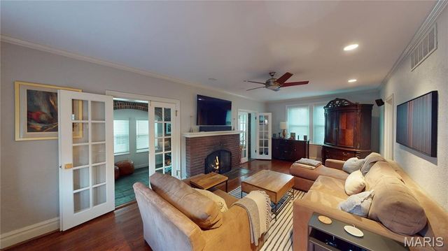 421 West Point Court, University City, MO 63130