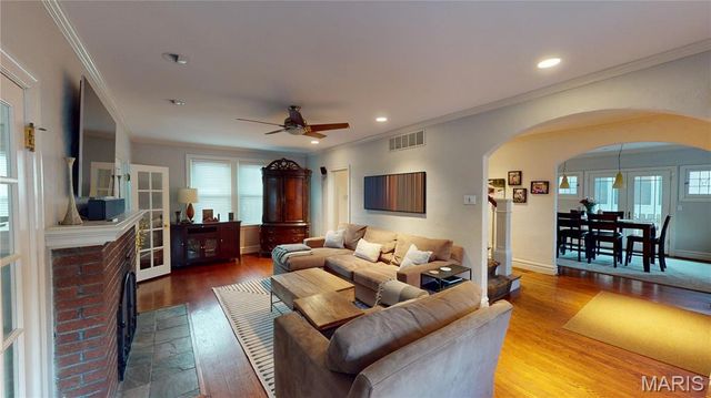 421 West Point Court, University City, MO 63130