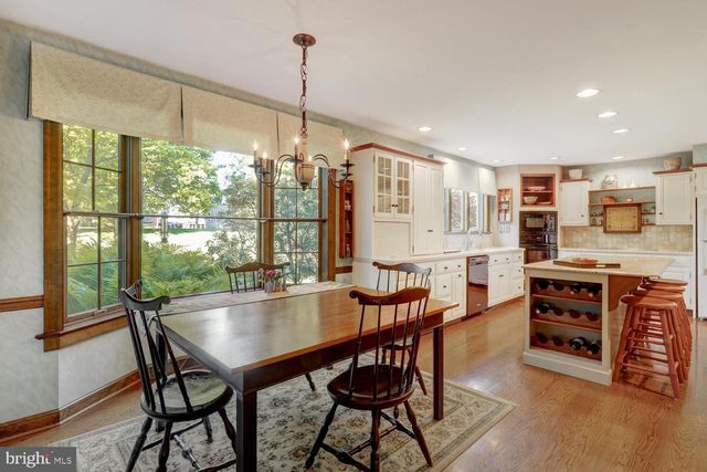 1334 BEACONFIELD LN, Lancaster, PA 17601