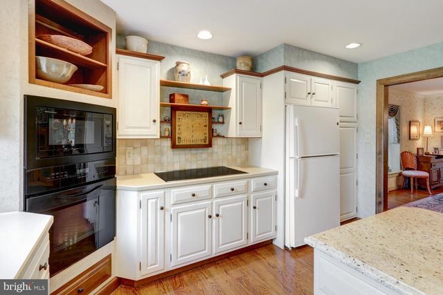 1334 BEACONFIELD LN, Lancaster, PA 17601