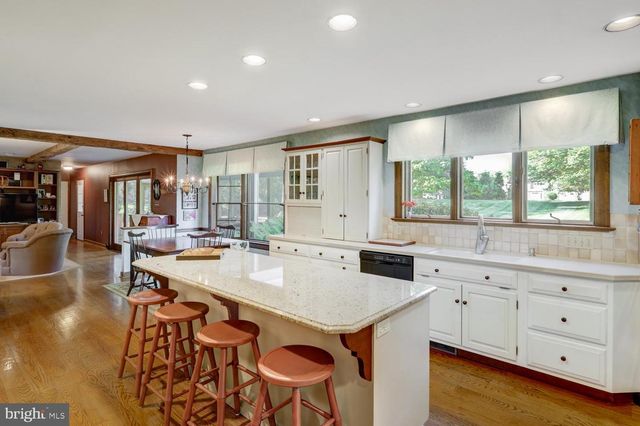 1334 BEACONFIELD LN, Lancaster, PA 17601