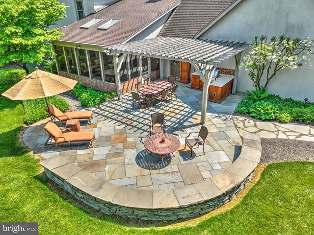 1334 BEACONFIELD LN, Lancaster, PA 17601