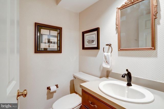 1334 BEACONFIELD LN, Lancaster, PA 17601