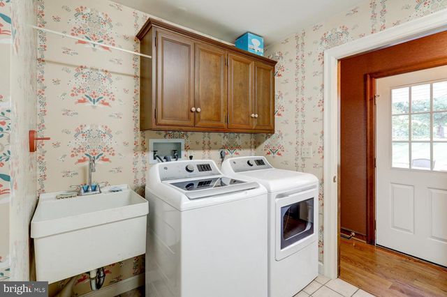 1334 BEACONFIELD LN, Lancaster, PA 17601