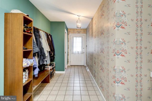 1334 BEACONFIELD LN, Lancaster, PA 17601