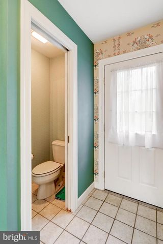 1334 BEACONFIELD LN, Lancaster, PA 17601