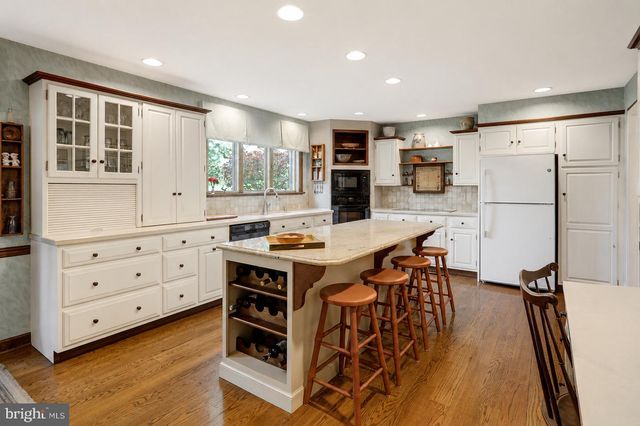 1334 BEACONFIELD LN, Lancaster, PA 17601