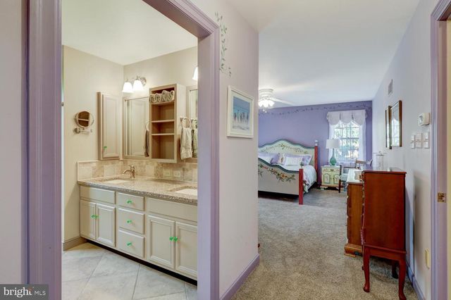 1334 BEACONFIELD LN, Lancaster, PA 17601