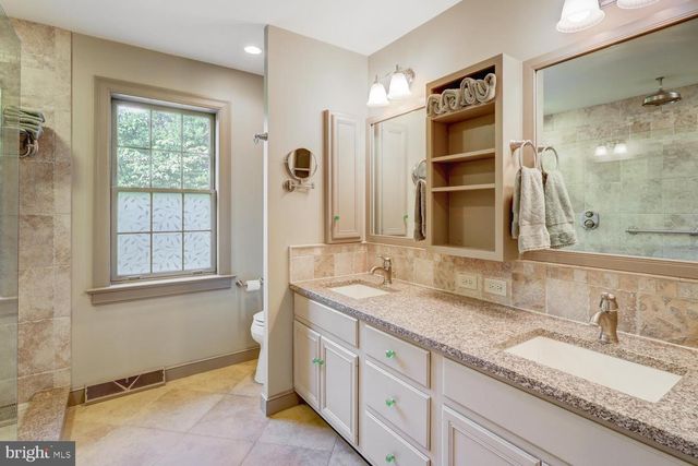 1334 BEACONFIELD LN, Lancaster, PA 17601