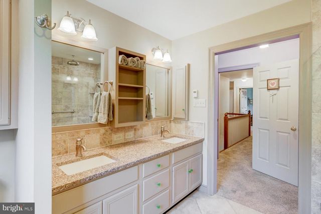 1334 BEACONFIELD LN, Lancaster, PA 17601