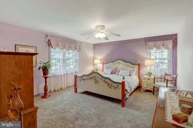 1334 BEACONFIELD LN, Lancaster, PA 17601