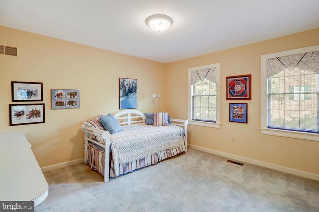 1334 BEACONFIELD LN, Lancaster, PA 17601