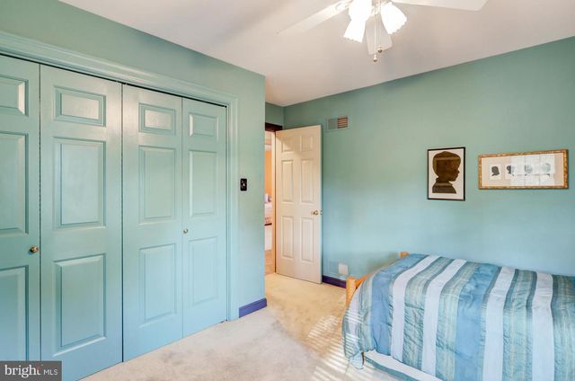 1334 BEACONFIELD LN, Lancaster, PA 17601