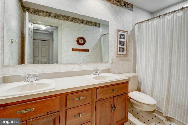 1334 BEACONFIELD LN, Lancaster, PA 17601