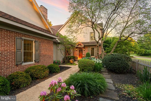 1334 BEACONFIELD LN, Lancaster, PA 17601
