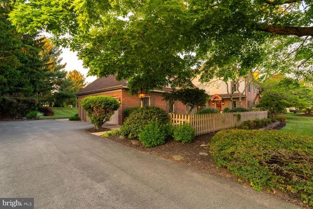 1334 BEACONFIELD LN, Lancaster, PA 17601