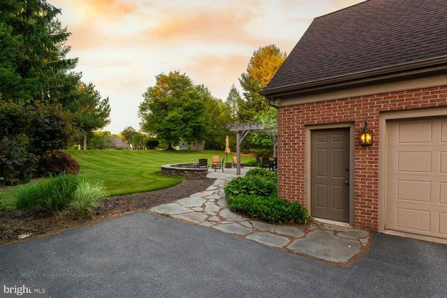 1334 BEACONFIELD LN, Lancaster, PA 17601