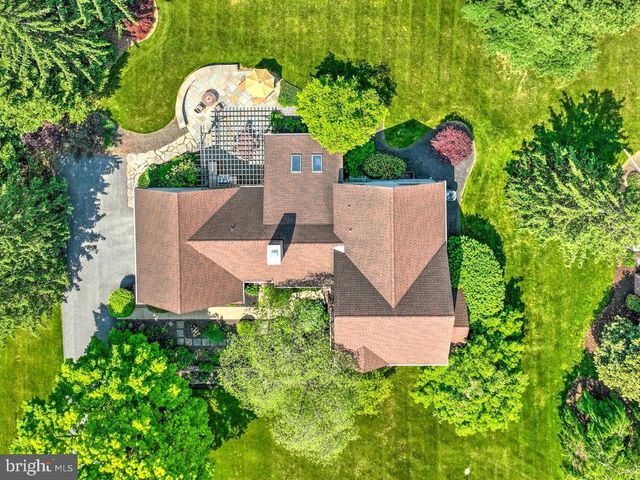 1334 BEACONFIELD LN, Lancaster, PA 17601