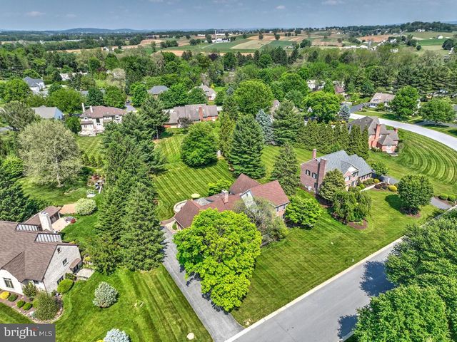 1334 BEACONFIELD LN, Lancaster, PA 17601