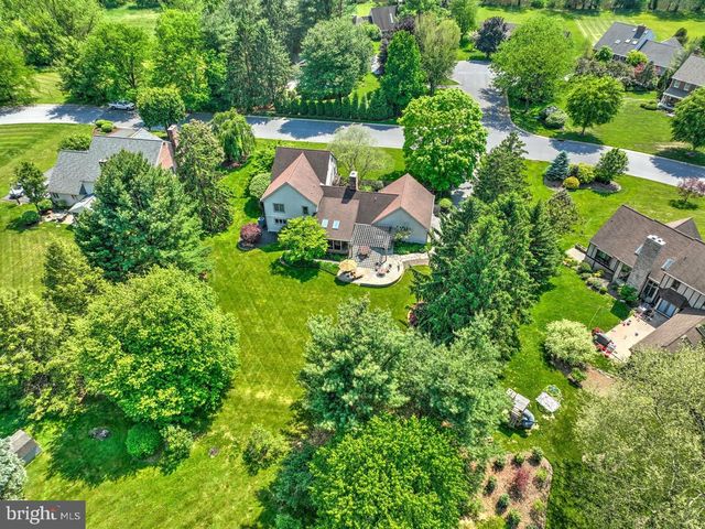 1334 BEACONFIELD LN, Lancaster, PA 17601