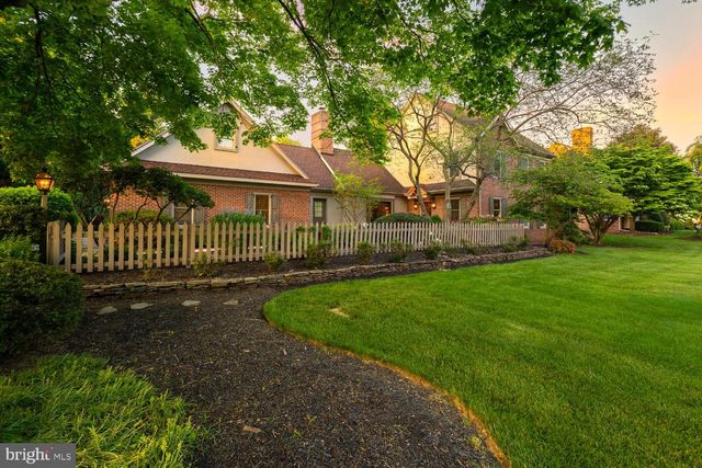 1334 BEACONFIELD LN, Lancaster, PA 17601