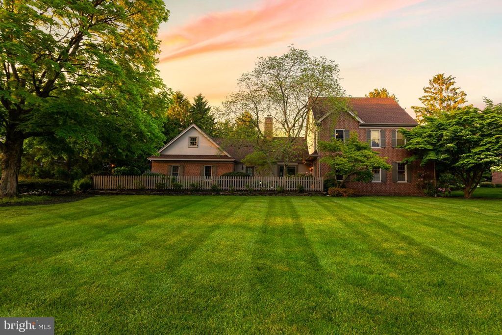 1334 BEACONFIELD LN, Lancaster, PA 17601