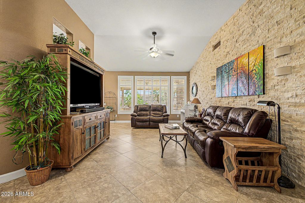 Image 20 of property listing at 15315 W GUNSIGHT Drive, Sun City West, AZ 85375
