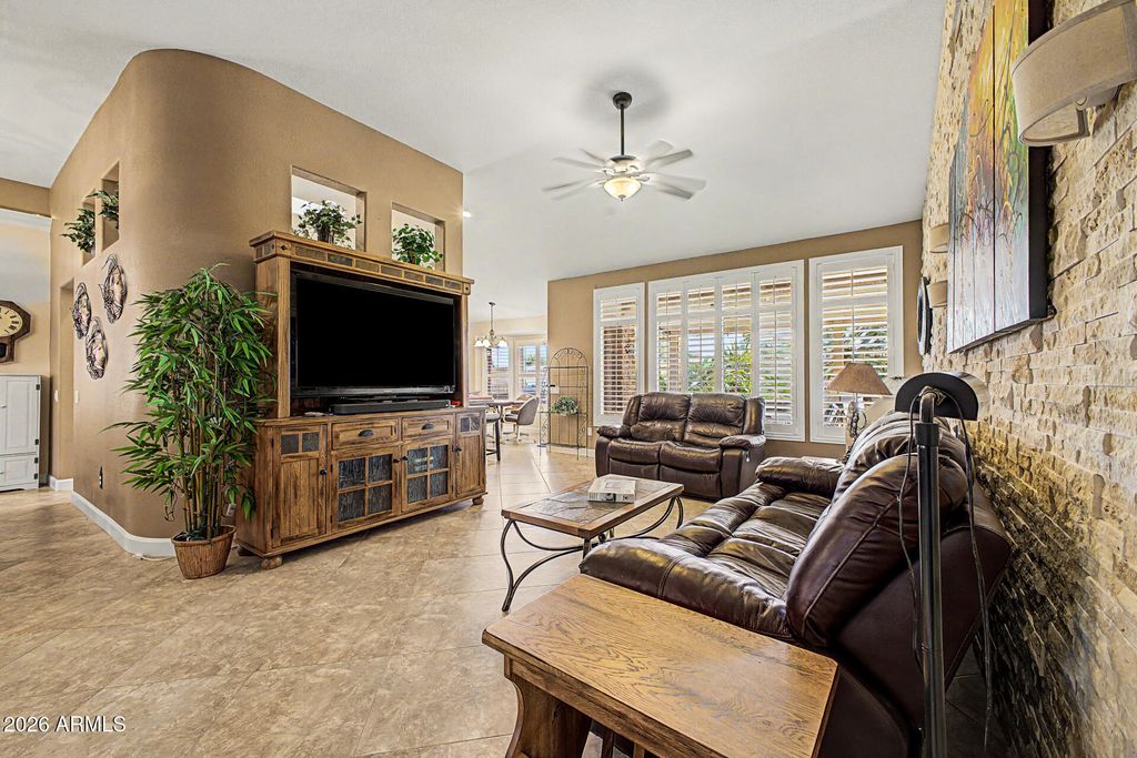 Image 21 of property listing at 15315 W GUNSIGHT Drive, Sun City West, AZ 85375