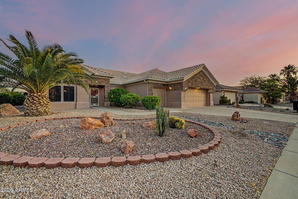 Image 9 of property listing at 15315 W GUNSIGHT Drive, Sun City West, AZ 85375