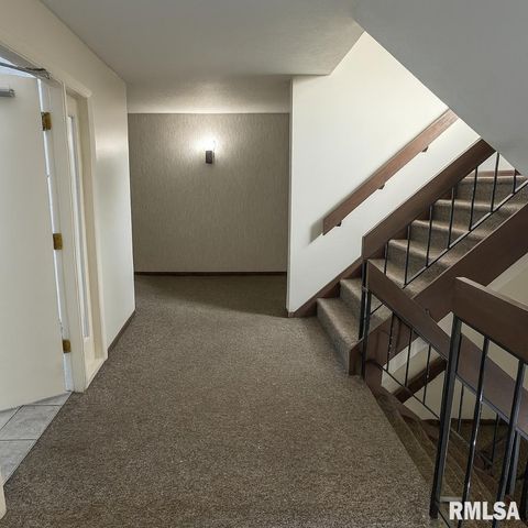 2626 W Willowlake Dr Apt 424, Peoria, IL 61614