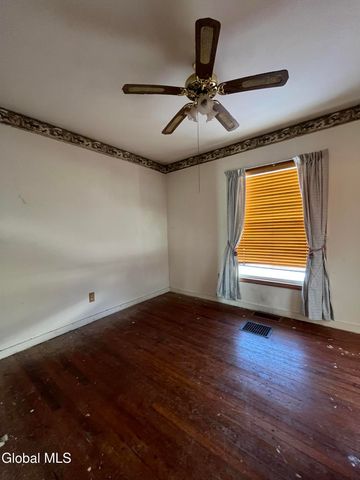 33 Leonard Street, Northumberland, NY 12831