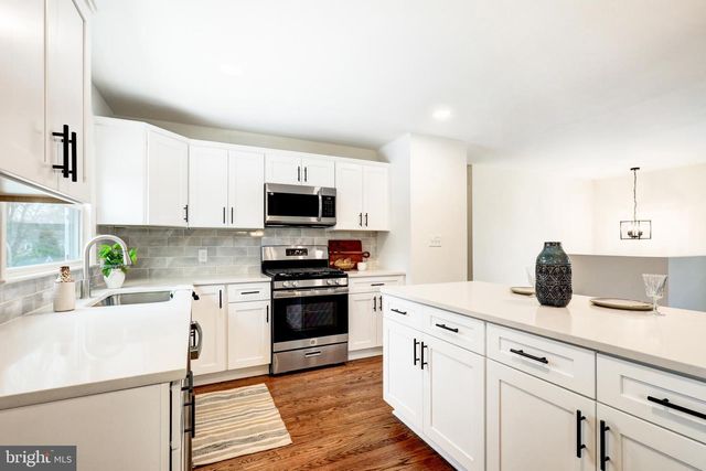 218 COLONIAL DR, Warminster, PA 18974