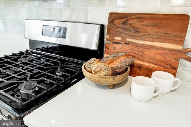 218 COLONIAL DR, Warminster, PA 18974