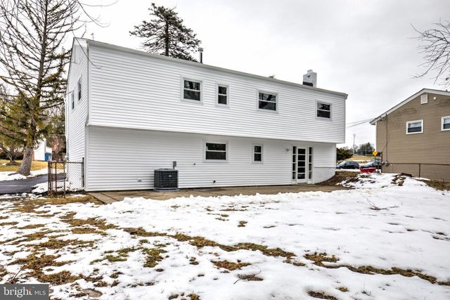 218 COLONIAL DR, Warminster, PA 18974