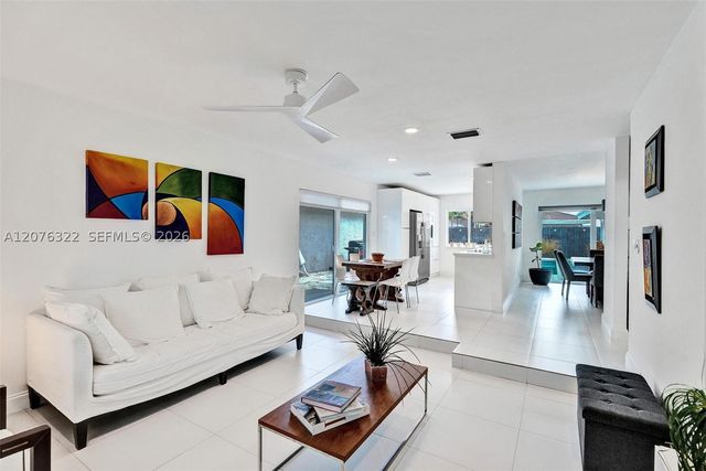 18 Boxwood Rd, Hollywood, FL 33021