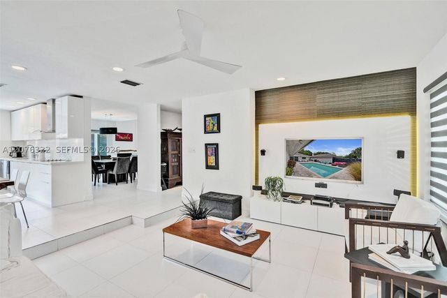18 Boxwood Rd, Hollywood, FL 33021