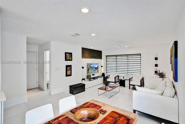 18 Boxwood Rd, Hollywood, FL 33021