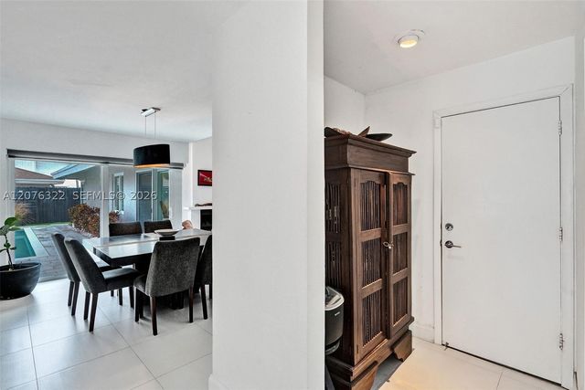 18 Boxwood Rd, Hollywood, FL 33021