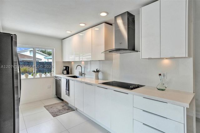 18 Boxwood Rd, Hollywood, FL 33021