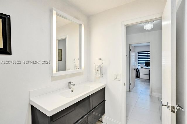 18 Boxwood Rd, Hollywood, FL 33021