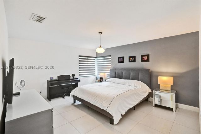 18 Boxwood Rd, Hollywood, FL 33021