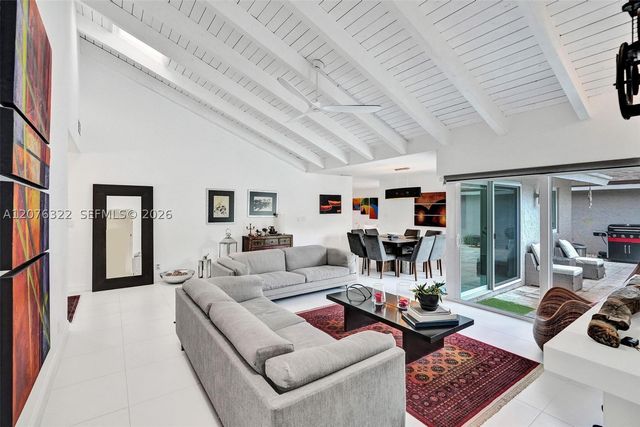 18 Boxwood Rd, Hollywood, FL 33021