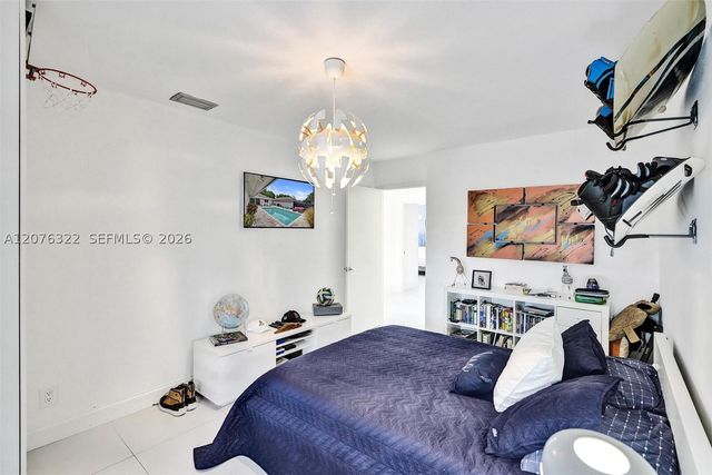 18 Boxwood Rd, Hollywood, FL 33021