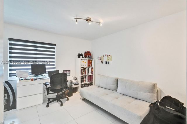 18 Boxwood Rd, Hollywood, FL 33021