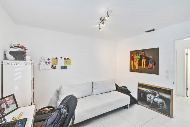 18 Boxwood Rd, Hollywood, FL 33021